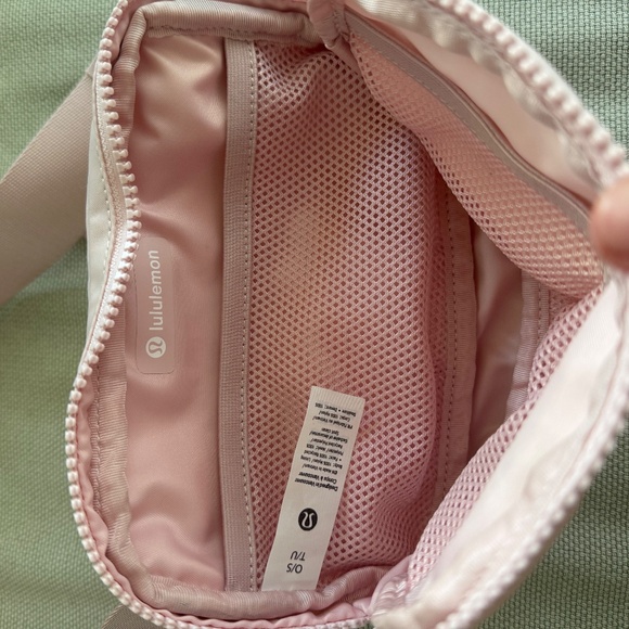 LULULEMON - Everywhere Belt Bag - Blissful Pink - Picture 2 of 3